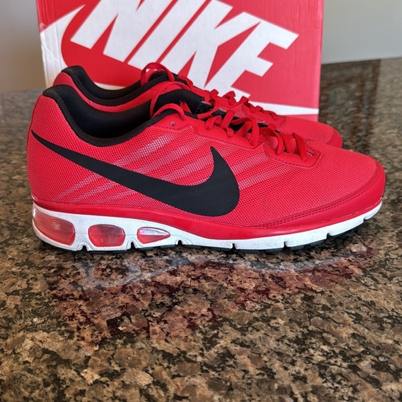 Nike air max 693325-601 Red and Black Sneakers EUC 11 - Picture 4 of 16